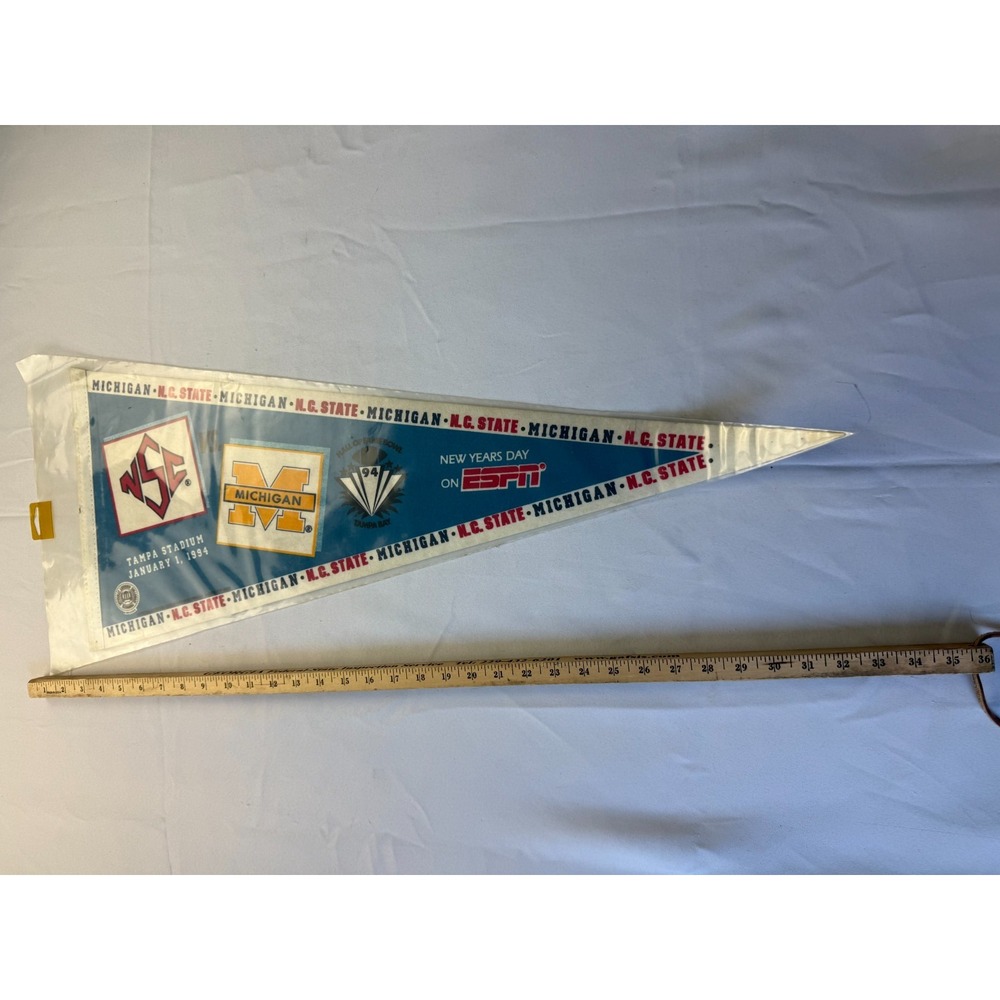 VTG 1994 ESPN New Year's Bowl‎ Michigan & North Carolina Felt Pennant Tampa